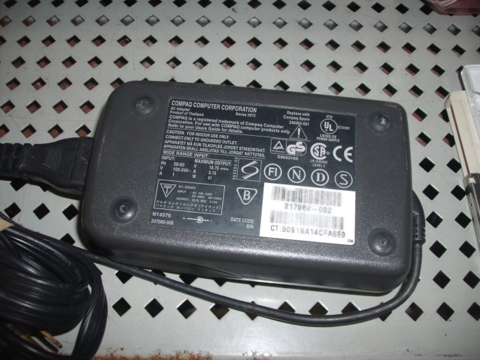 Compaq Armada 4100 Series AC Adapter (217984-002)