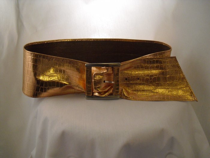 Wide leather belt in copper
