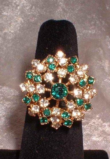 Emerald Rhinestone Cocktail Ring Vintage 60s Star Burst 9694