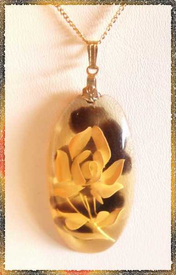 Carved Amber Lucite Flower Pendant Vintage Necklace 9532