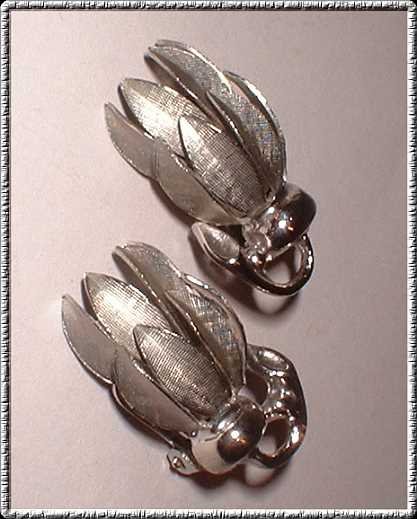 Lisner Earrings Brushed Silver Flower Clips Mint 9185