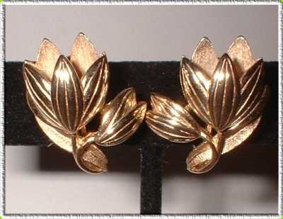 Gold Flower Earrings Crown Trifari Vintage Tulip Clips 9071