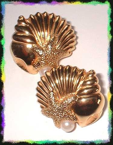 Vintage Designer Earrings Gold Sea Shells w Pearls 8520