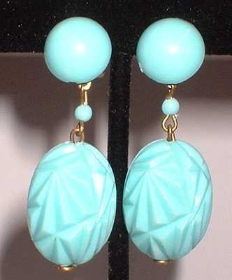 Vintage Plastic Earrings Sky Blue w Diamond Facets 6271