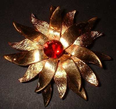 Designer Gold Flower Pin Vintage 40s Signed ROGET 7675