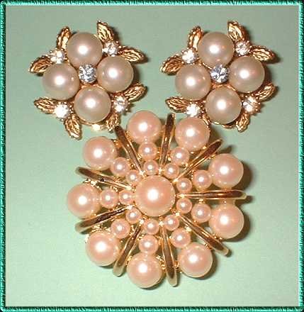Vintage Pearl Pin w Earrings 1960s Parure w Gold 8285