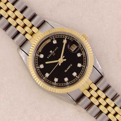 3235 Man's Black Dial Watch With Metal Band
