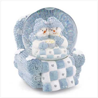 37234 Snow Buddies Musical Snowglobe