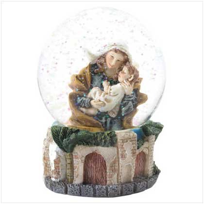 37557 Holy Family Snowglobe