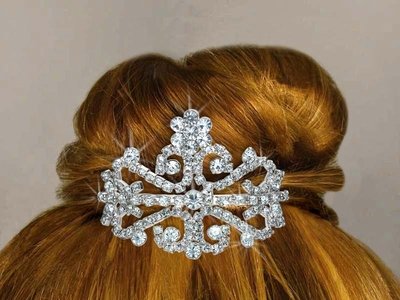 Tiara Comb Crystals In A Flower & Filigree Design.
