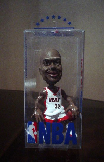 TOYS GIFT SALE: NBA SHAQ MINIATURE MODEL