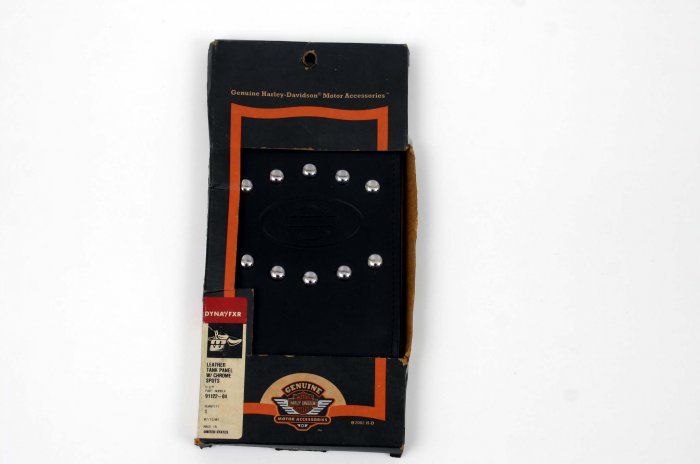 HARLEY FUEL TANK CENTER PANEL W/CHROME SPOTS DYNA/FXR