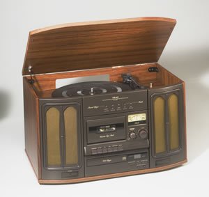 Nostalgic CD/AM/FM cassette system with turntable GF-330