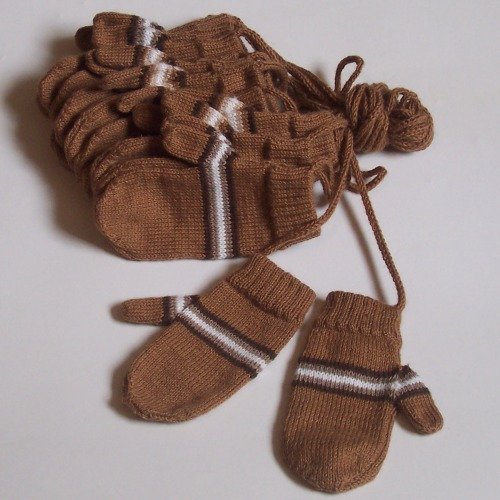 Lot of 10 gloves for children
