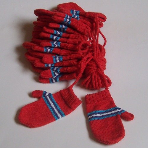 Lot of 10 Gloves for children