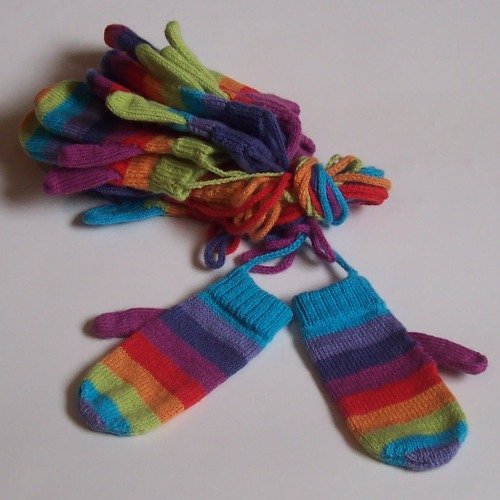 Lot of 10 gloves for children