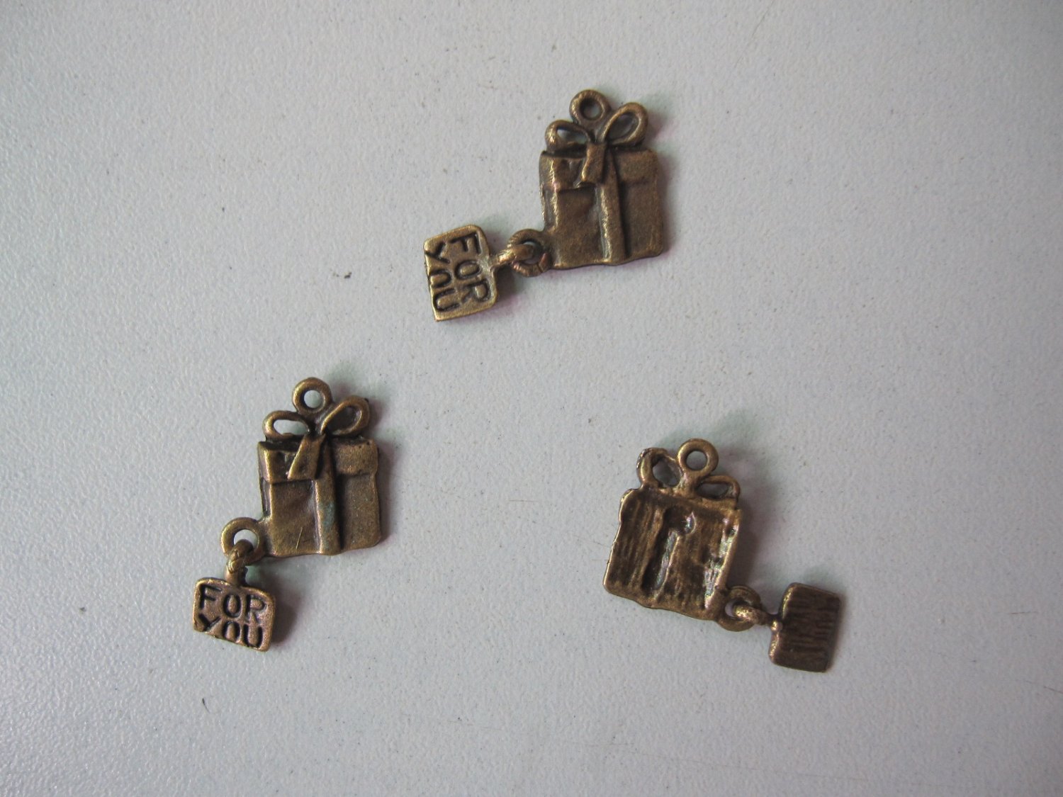 300pcs Gift Box Dollhouse miniature toy/jewelry bracelet metal alloy charm BEAD 15mm x 10mm
