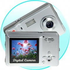 Palm Sized Point and Shoot 5MP Digicam - Silver New