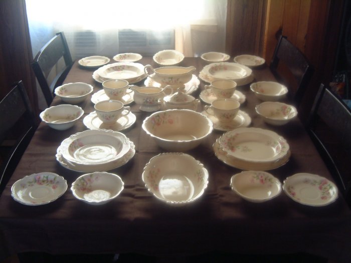 Homer Laughlin Virginia Rose 35 Piece Dinner Set
