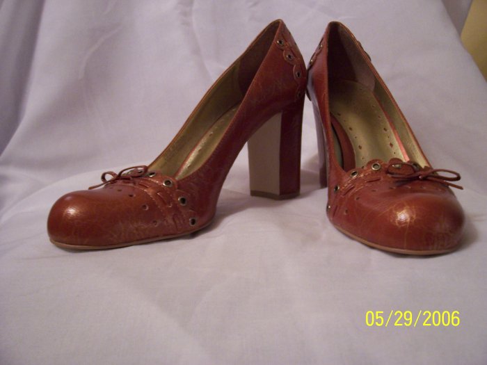 WOMENS SHOES by BCBGirls, "GINGER" TAN METALLIC, SZ 7.5, RET. $110