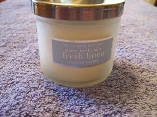 BATH & BODY WORKS - WHITE BARN NY - 4 oz FRESH LINEN CANDLE