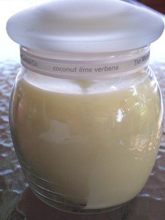 BATH & BODY WORKS - WHITE BARN NY - 15 oz COCONUT LIME VERBENA CANDLE