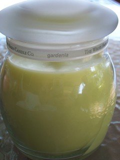 BATH & BODY WORKS - WHITE BARN NY - 15 oz GARDENIA CANDLE