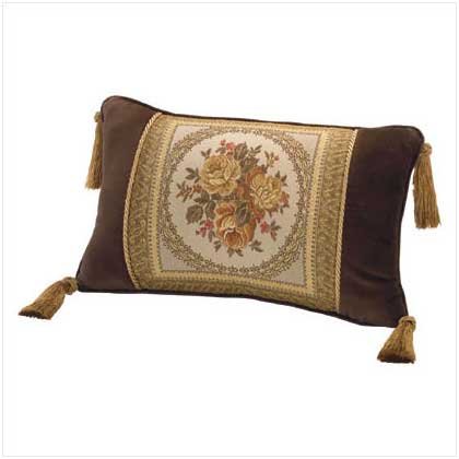 2 Decortive Throw Pillows