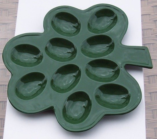 IRISH GREEN SHAMROCK CLOVER Shaped Nantucket Home Ceramic Deviled EGG DISH Plate Easter KITCHEN New
