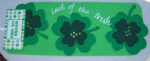 SHAMROCK CLOVER Embroidered Appliqued Table Runner LUCK OF THE IRISH Kitchen 33" Green New