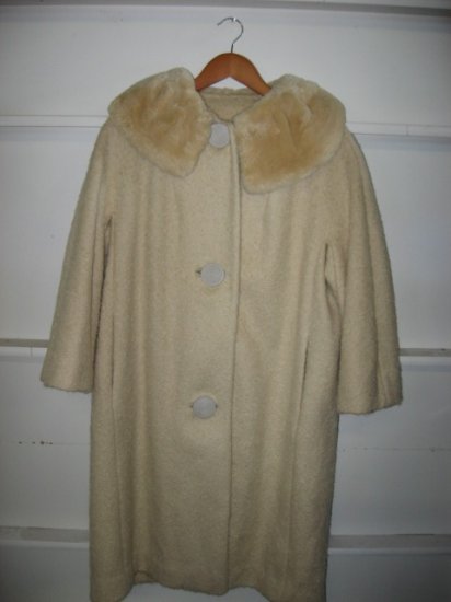 #10 Vintage Cream Womens Coat with Fur Collar
