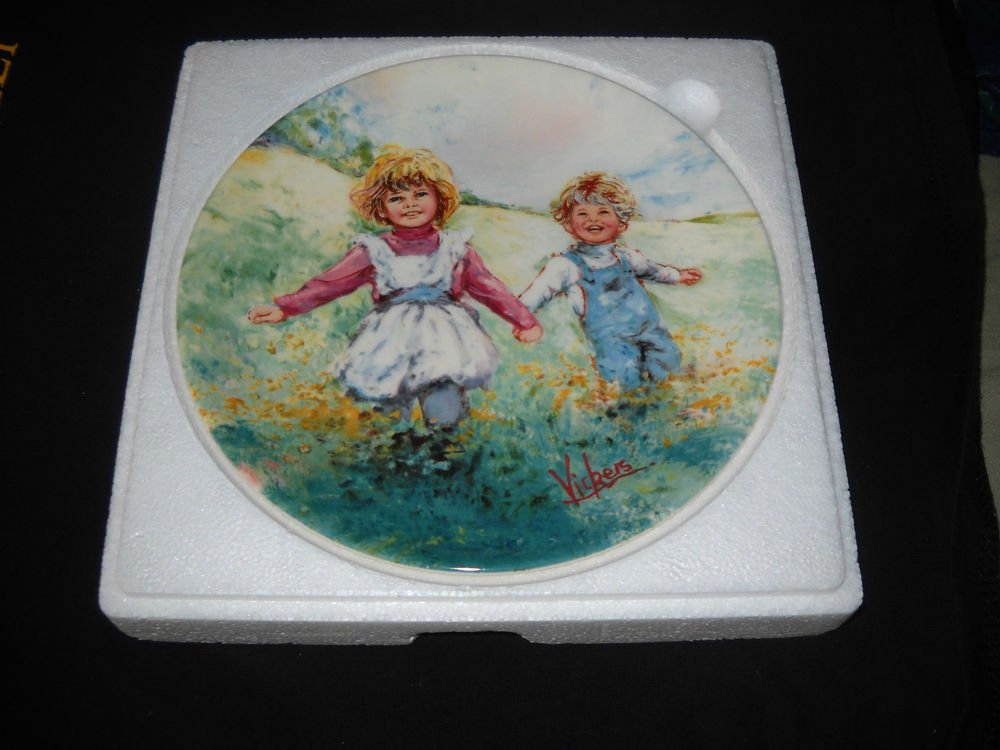 WEDGWOOD/ VICKERS collector plate "PLAYTIME"