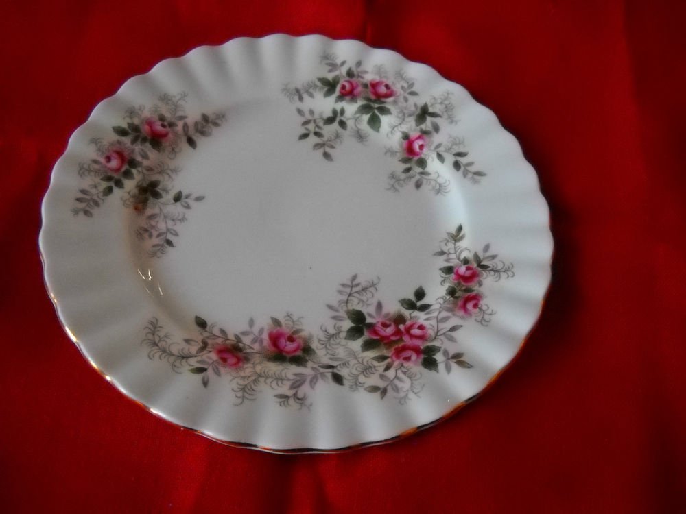 Royal Albert Lavender Rose dinner plate (4 available)