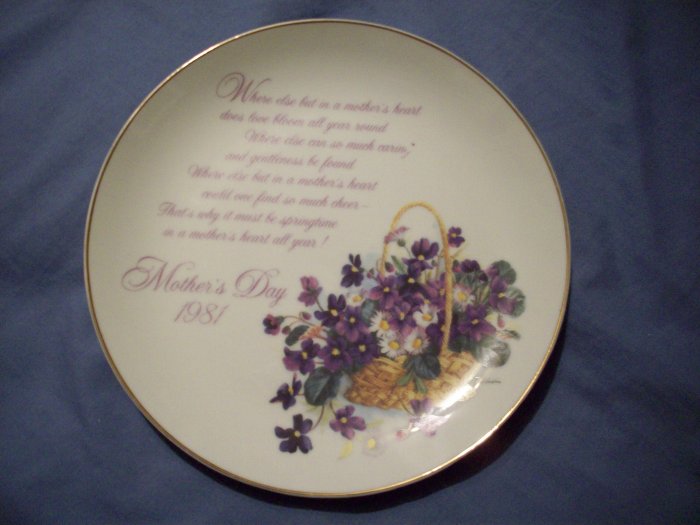 8" 1981 Mother's Day Plate Porcelain