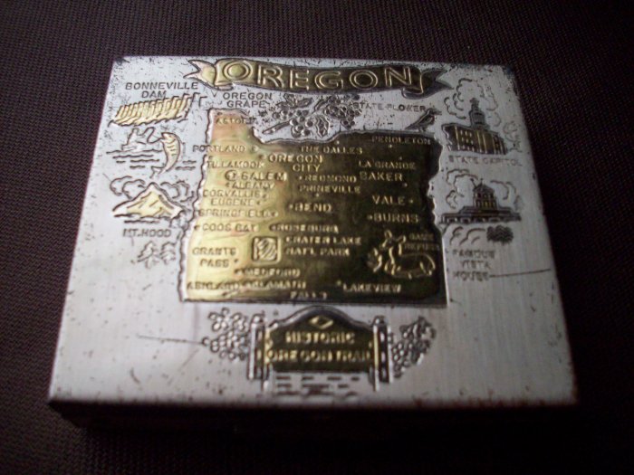 Oregon Vintage Tin Pocket Coin Holder