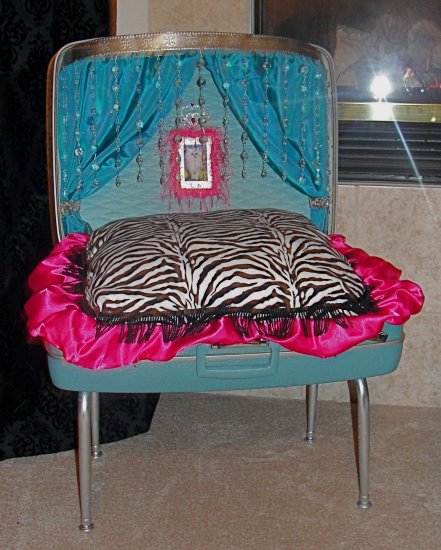 Cyndi Lauper La-Z Lounging Luggage , ***FREE SHIPPING!*** Pet Bed, Dog / Cat Bed