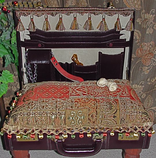 The Barnaby Briefcase Bed ,***FREE SHIPPING!*** Pet Bed, Dog / Cat Bed
