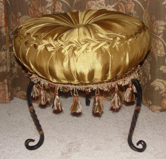 Little Miss Tuffett ,***FREE SHIPPING!*** Pet Bed, Dog / Cat Bed