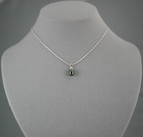 Single Drop Black Pearl Pendant 18 inch