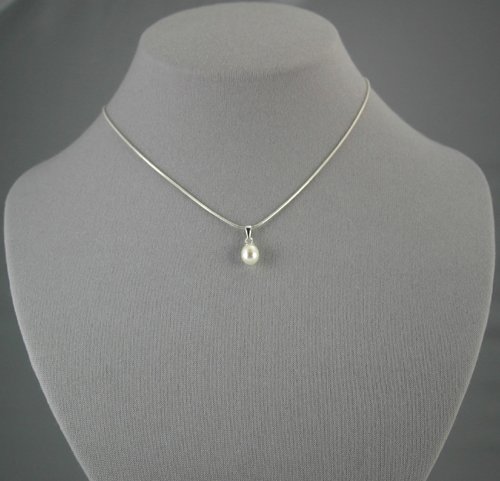 Single Drop White Pearl Pendant 18 inch
