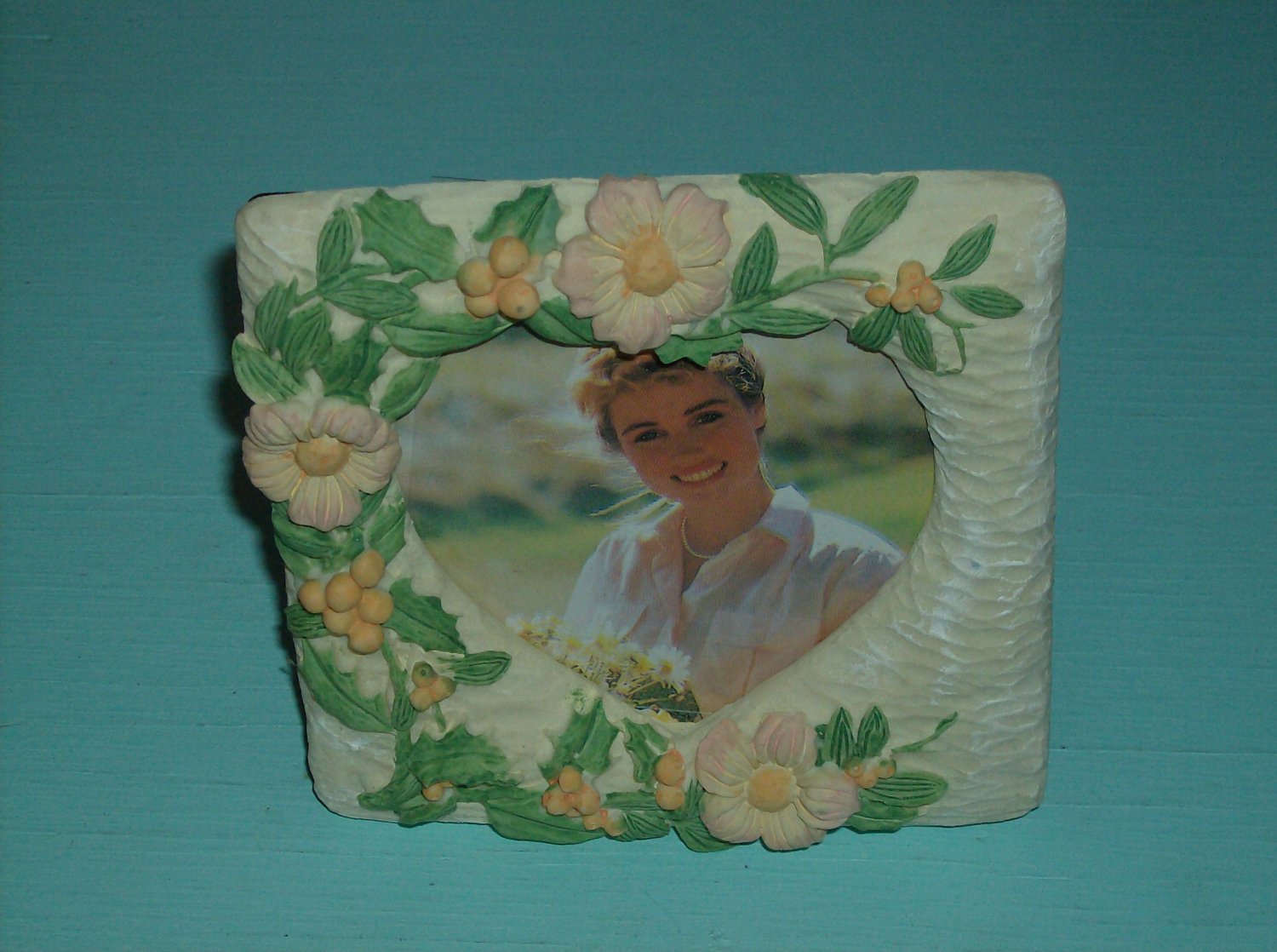 BRAND NEW HEART SHAPED PRETTY PHOTO FRAME