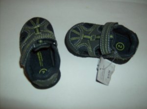BRAND NEW SIZE 2 BOYS GENUINE KIDS OSHKOSH SANDALS
