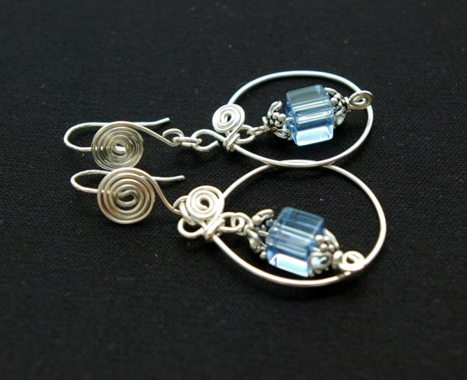 Handemade Glass bead with Bali Beads Wire Earrings (Blue Clue)