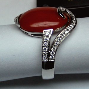 MADE IN ITALY VALENZA 18K WHITE GOLD RING WITH CORAL STONE & DIAMOND ACCENTS LUCA PREZIOSI