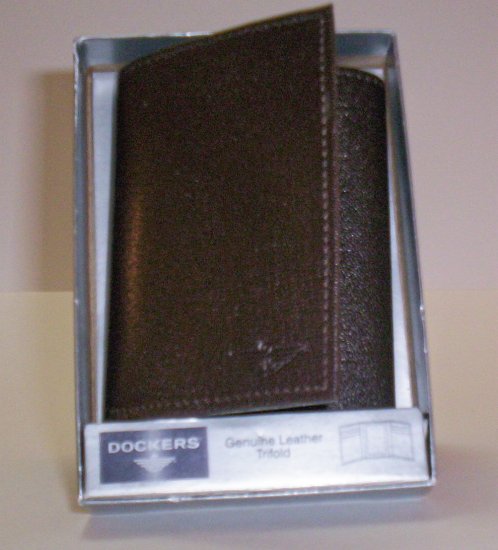 Dockers Leather Tri-Fold Wallet in Brown