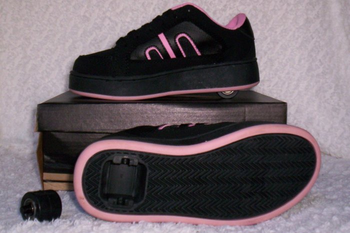 Air Skate Brand Heelies / Wheelies in Pink/Black Size 3