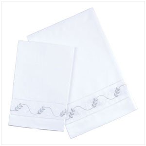 EMBROIDERED WHITE GUEST TOWELS