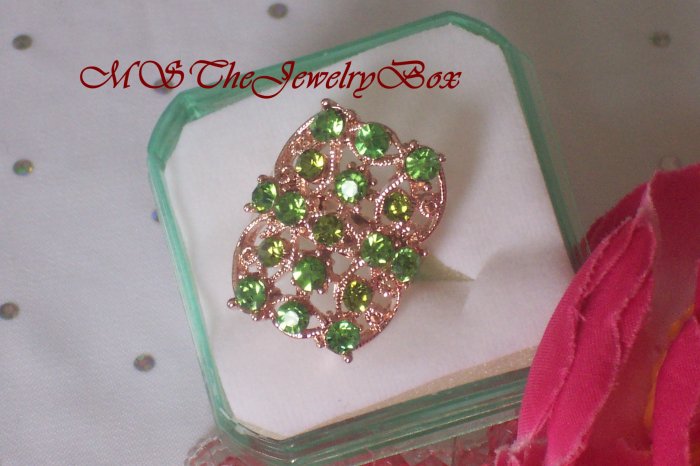 Large Green Crystal Fashion Cocktail Ring Vintage Look