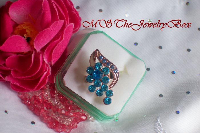 Large Blue / Turquoise Crystal Fashion Cocktail Ring Vintage Look
