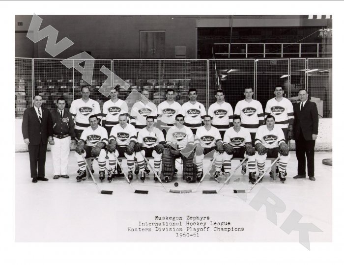 1960-61 MUSKEGON ZEPHYRS TEAM PHOTO